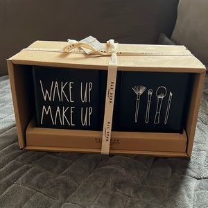 Rae Dunn Make-up/brush Holder